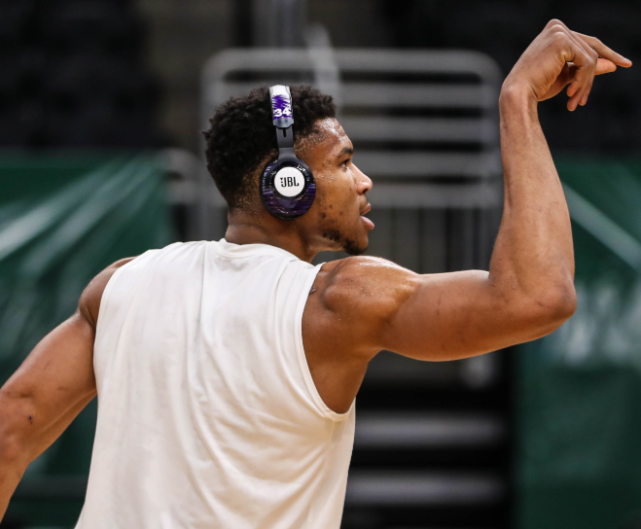 LOL英雄联盟赛事指南-篮网绝地反击尼克斯，莫里斯高光表现