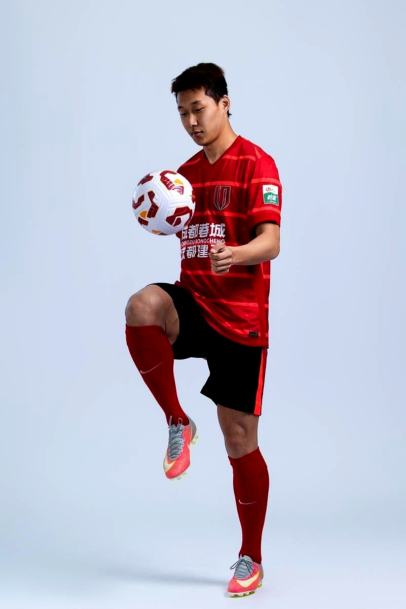 广州恒大客场轻取河南建业,豪取7连胜 广州恒大客场轻取河南建业,豪取7连胜