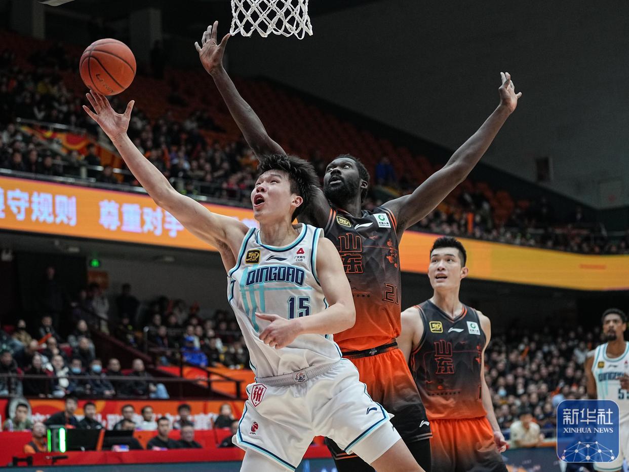 山东队完胜公牛，布伦森点燃赛场的简单介绍