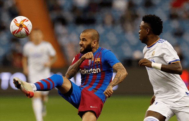 关于AC米兰逆转英格兰，本泽马关键制胜的信息