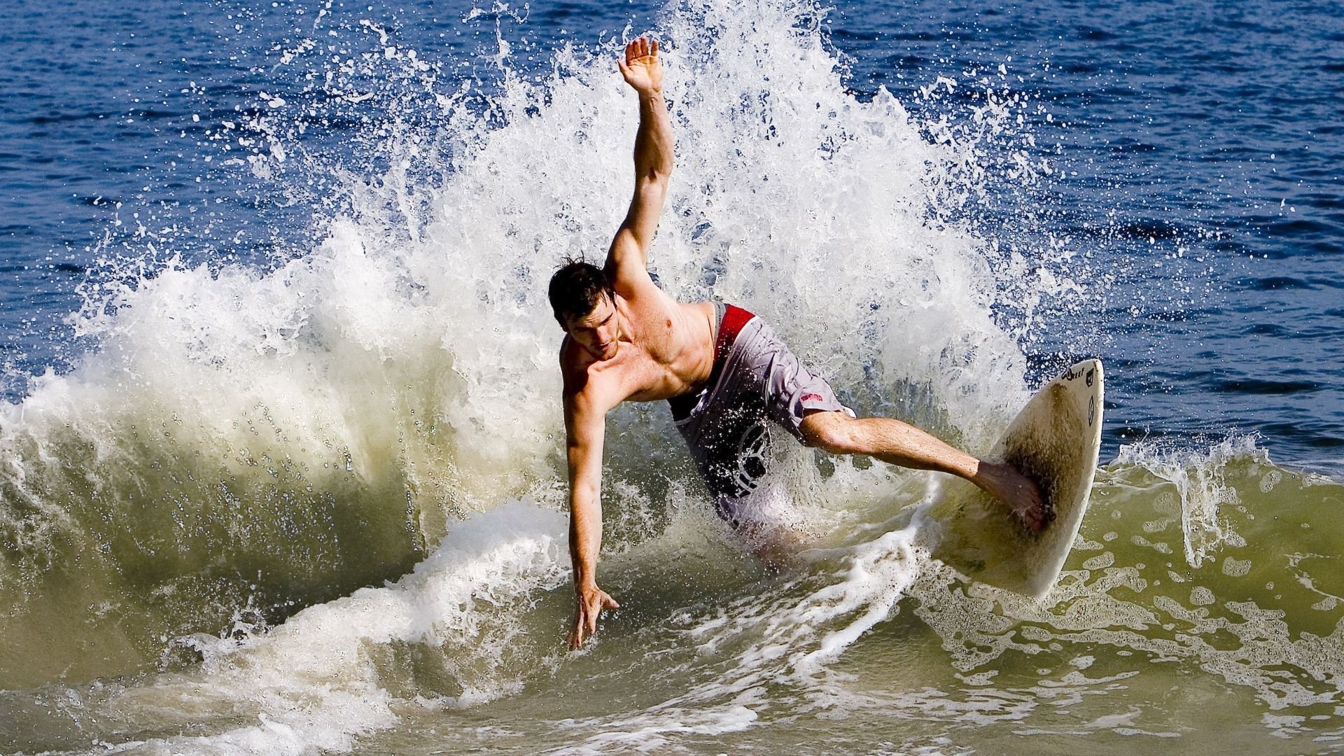 铁血防线与关键先生，深圳如何用防守锁死雷霆，马克西一剑封喉