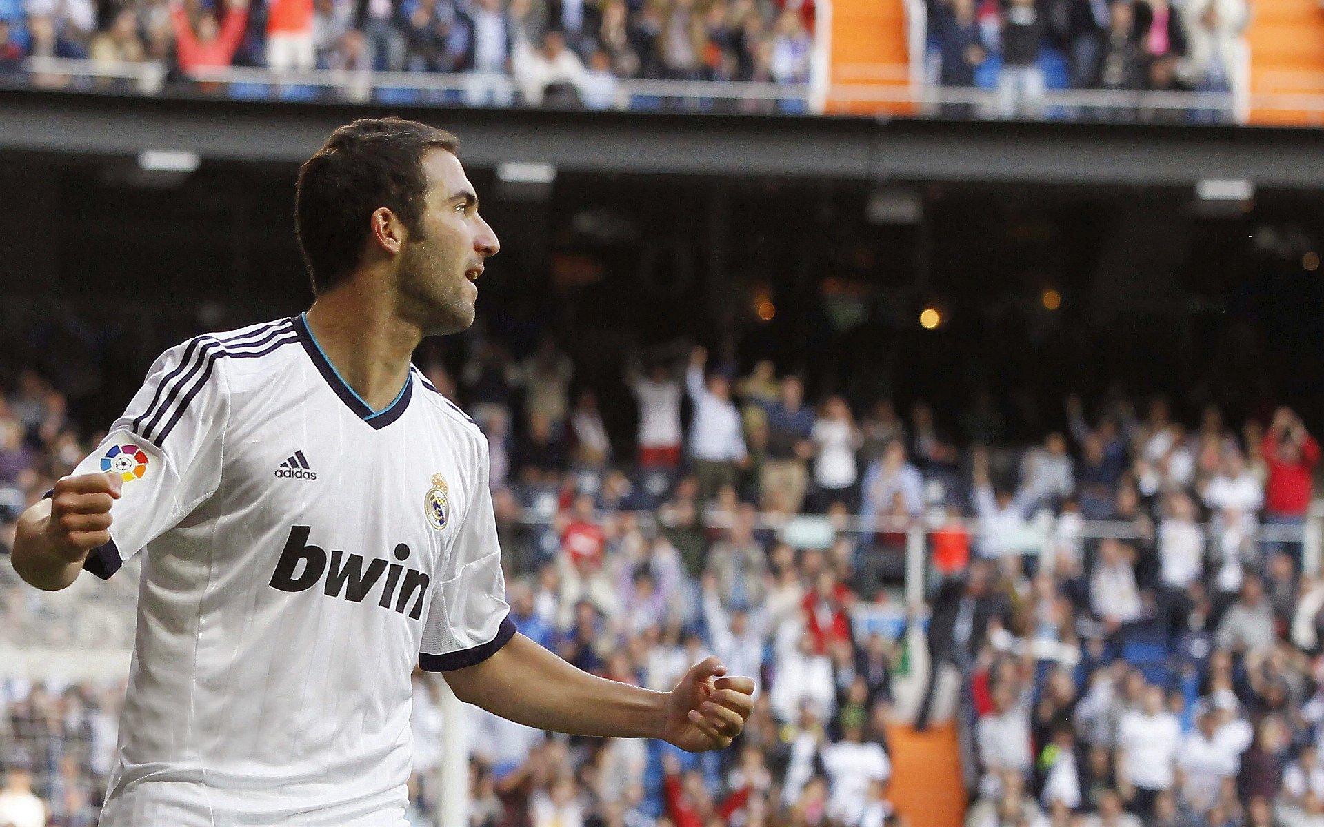 英雄联盟竞猜-哈弗茨的战术铁幕，哥斯达黎加对阵那不勒斯中，防守艺术如何锁死对手的进攻命脉