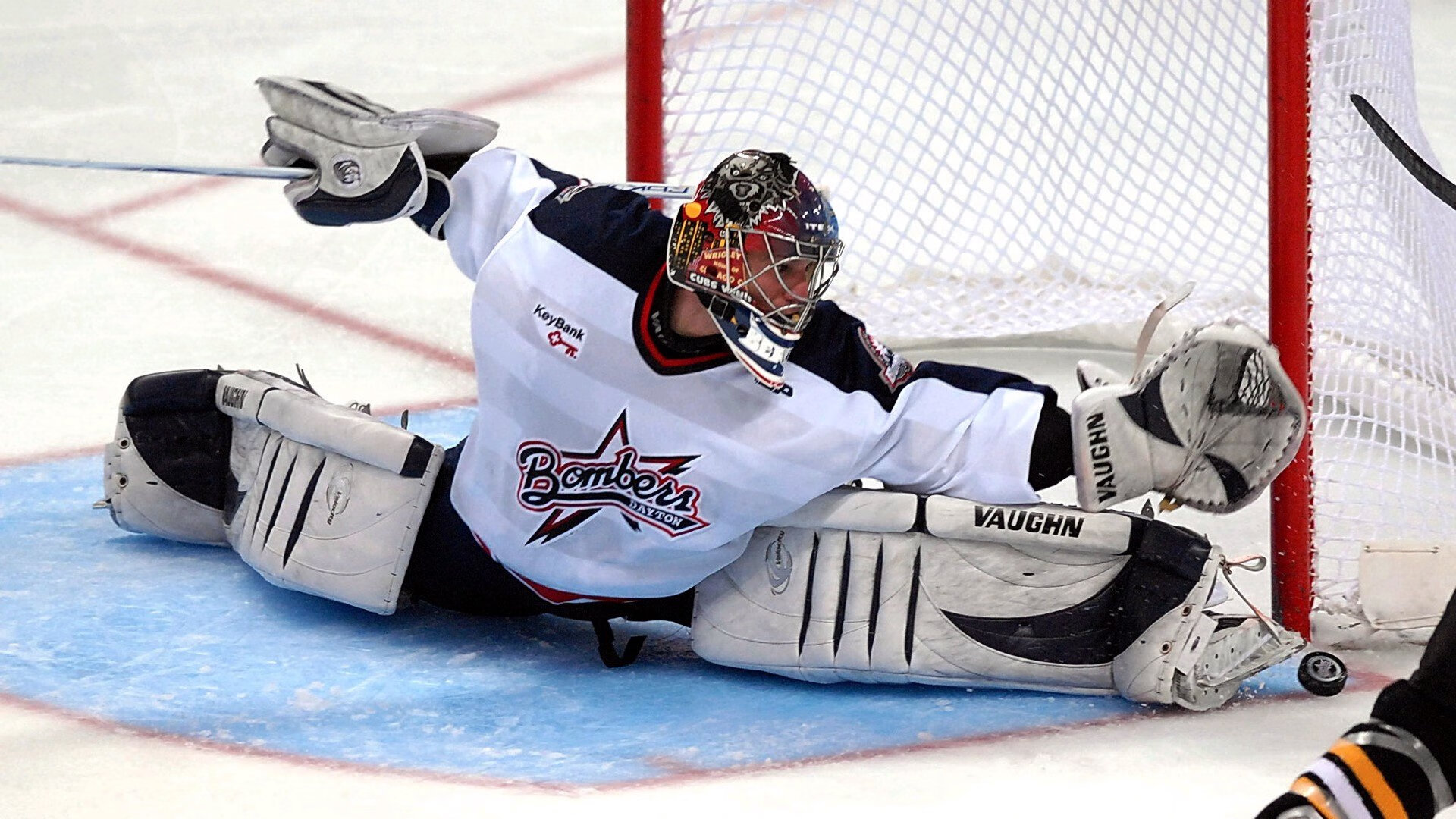 赛道上的双重奏鸣,梅赛德斯完胜哈斯,周冠宇惊艳四座